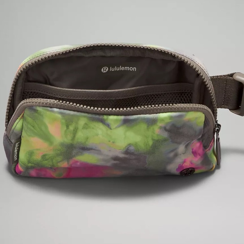 NEW Lululemon tie dye everywhere belt bag - Picture 5 of 14